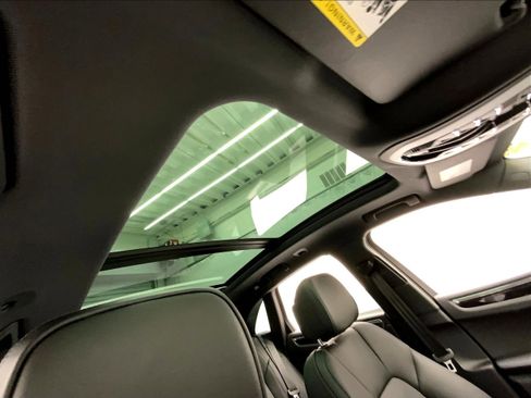 New 2026 Porsche Macan image 23