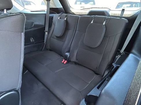 Certified 2022 Ford Explorer XLT RWD image 17