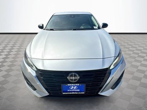 Used 2024 Nissan Altima 2.5 SV FWD image 2