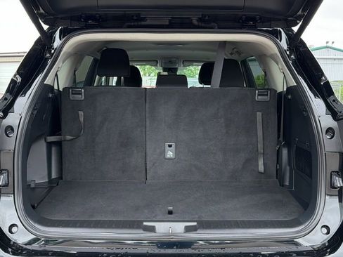 Certified 2025 Toyota Highlander LE FWD image 37