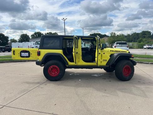 Used 2024 Jeep Wrangler Unlimited Rubicon AWD/4WD image 15