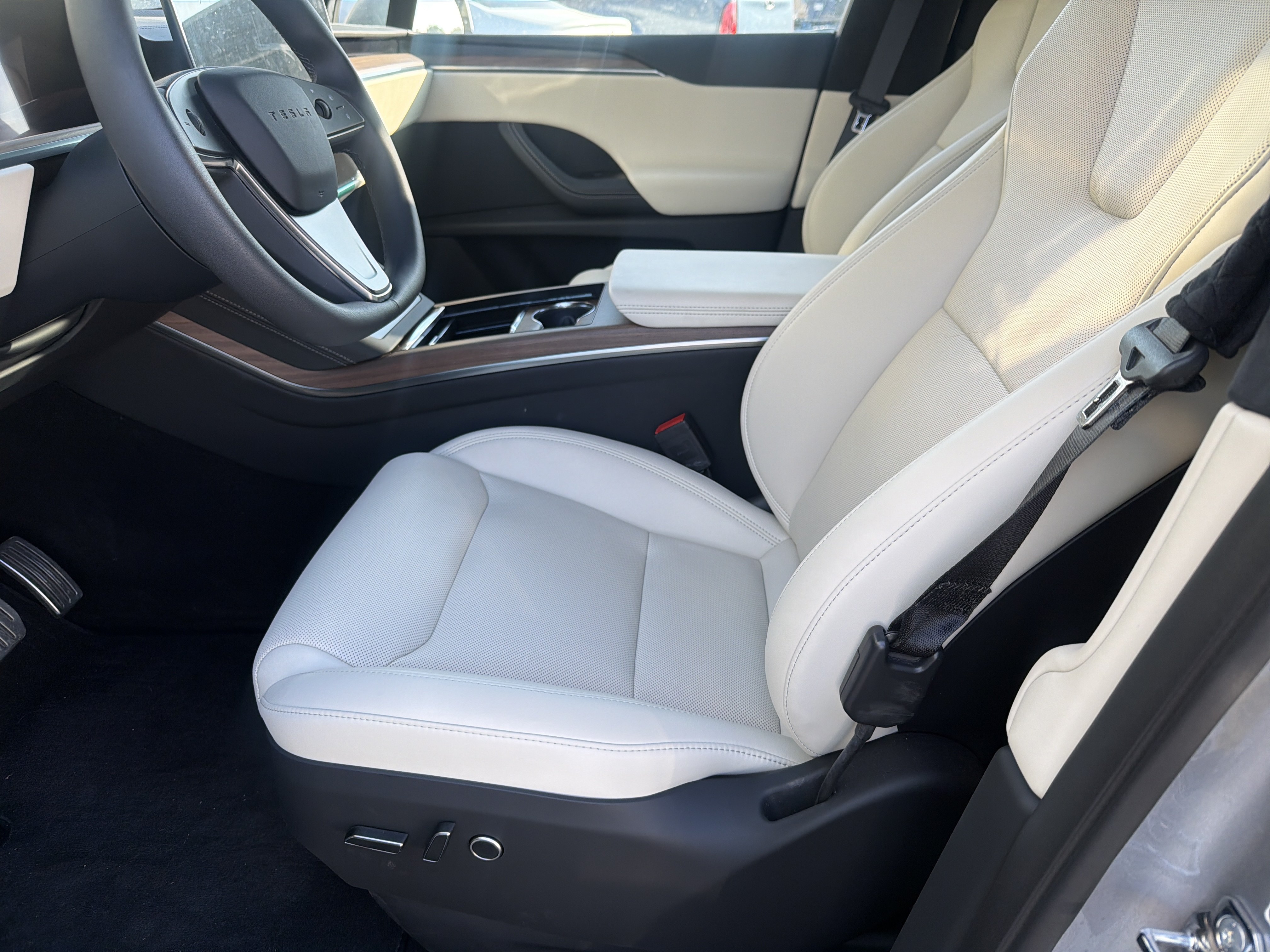 Used 2026 Tesla Model X AWD/4WD image 3