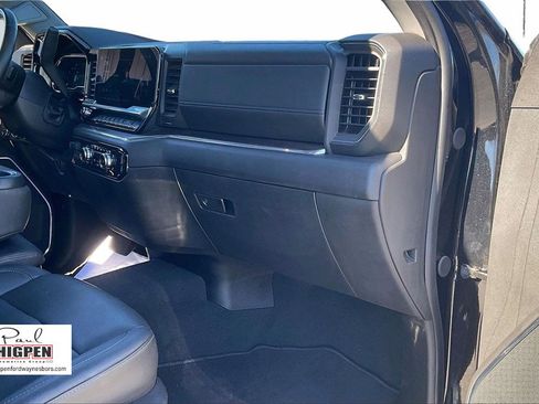 Used 2025 GMC Sierra 1500 SLT image 16