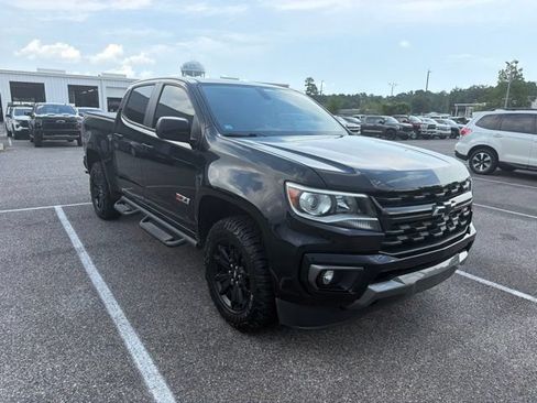 Used 2022 Chevrolet Colorado Z71 w/ Z71 Midnight Edition AWD/4WD image 3