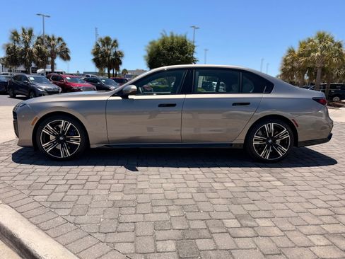 Certified 2025 BMW 760i xDrive w/ Executive Package AWD/4WD image 11