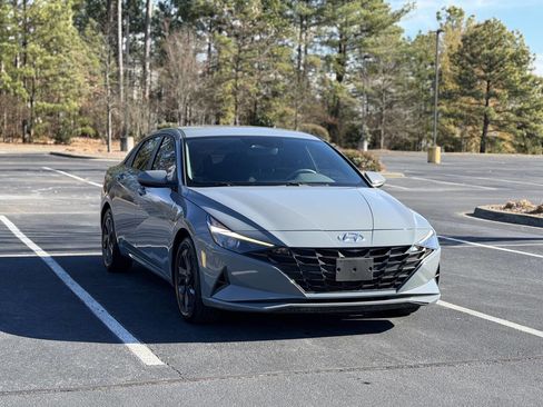 Used 2023 Hyundai Elantra SEL w/ Preferred Accessory Package image 1