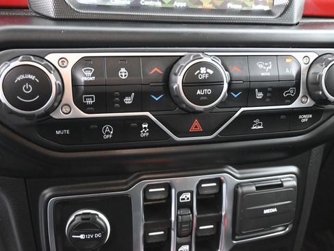 Used 2023 Jeep Wrangler Rubicon w/ LED Lighting Group image 43