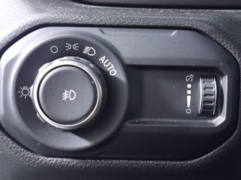 Used 2023 Jeep Wrangler Willys image 10