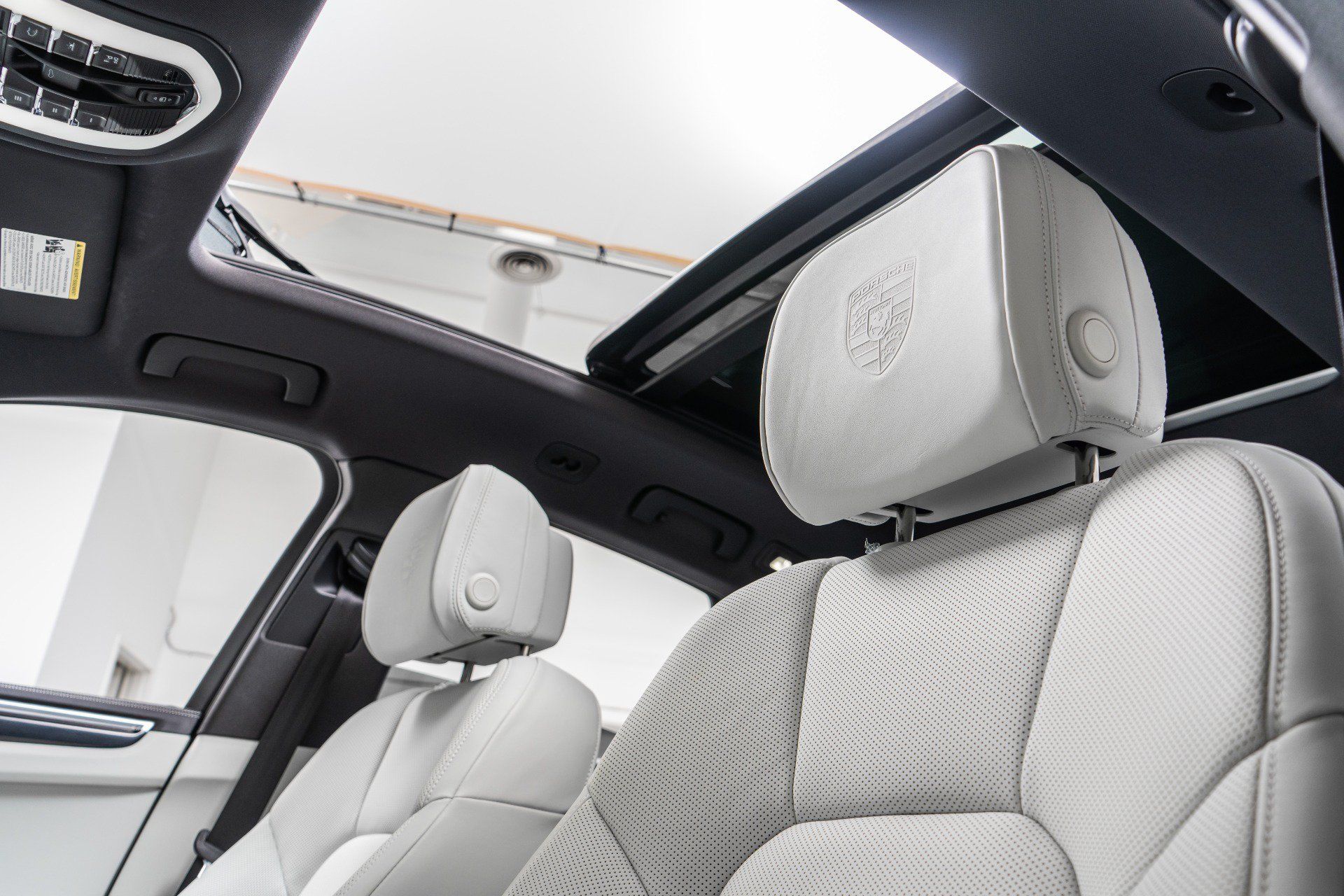 Used 2026 Porsche Macan AWD/4WD image 18