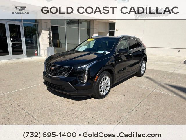 Used 2019 Cadillac XT4 Luxury w/ Cold Weather Package FWD image 1