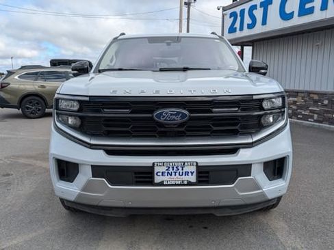 Used 2025 Ford Expedition Platinum AWD/4WD image 2