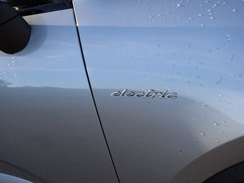 New 2025 Porsche Macan 4S Electric image 15