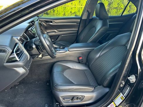 Used 2018 Toyota Camry SE FWD image 15