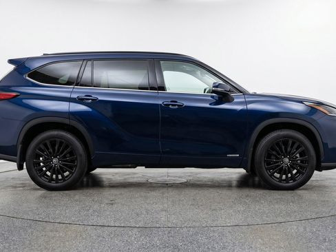 Used 2025 Toyota Highlander XSE AWD/4WD image 11