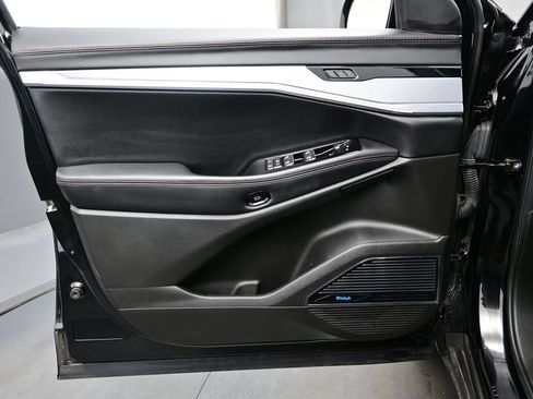 Used 2024 Jeep Wagoneer Launch Edition AWD/4WD image 12