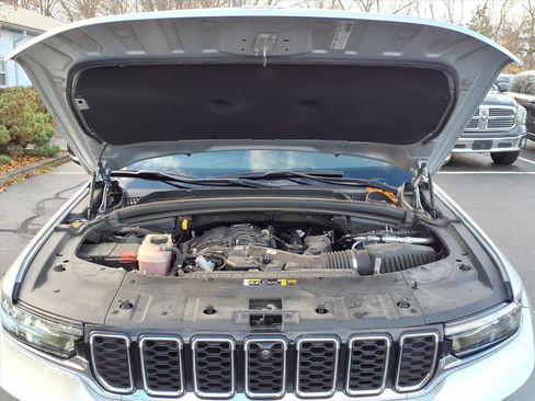 Certified 2024 Jeep Grand Cherokee L Limited w/ Luxury Tech Group II image 25
