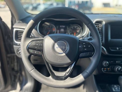 Used 2020 Jeep Cherokee Latitude Plus FWD image 18