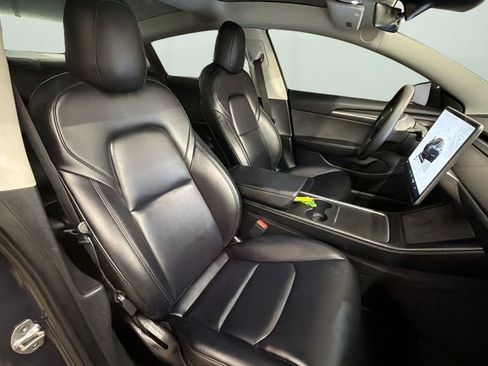 Used 2022 Tesla Model 3 Performance image 9