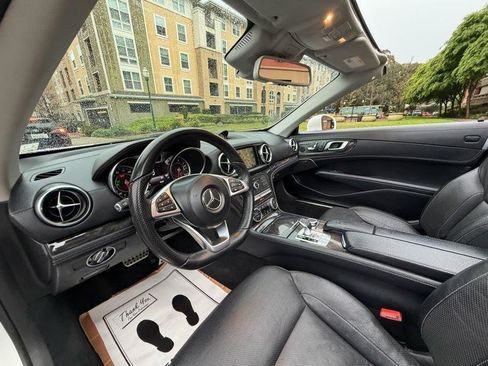 Used 2018 Mercedes-Benz SL 550 image 39