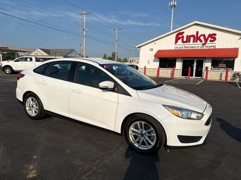 Used 2018 Ford Focus SE w/ Cold Weather Package FWD image 1
