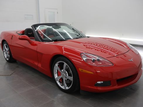 Used 2009 Chevrolet Corvette Convertible w/ Preferred Equipment Group image 2