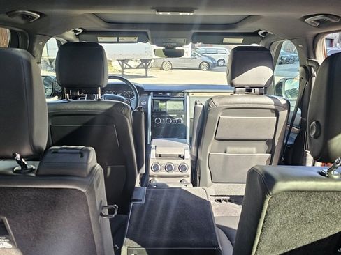 Used 2018 Land Rover Discovery HSE image 8