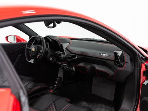 Used 2015 Ferrari 458 Speciale Coupe RWD image 41