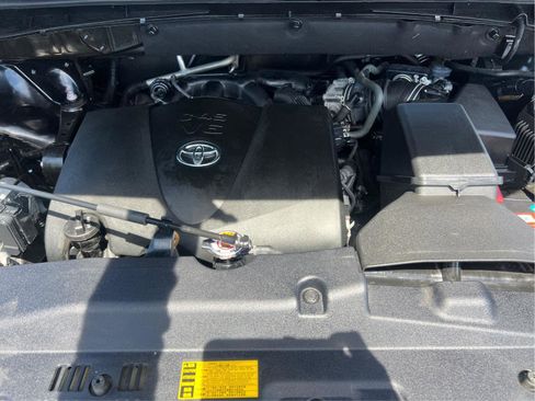 Used 2019 Toyota Highlander SE AWD/4WD image 32