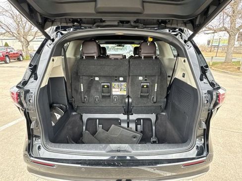 Used 2024 Toyota Sienna Platinum image 24