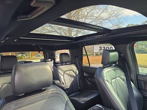 Used 2019 Ford Expedition Limited w/ Equipment Group 301A image 26