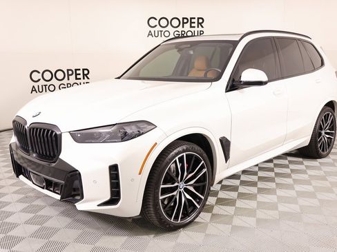 Used 2024 BMW X5 xDrive40i w/ M Sport Package image 11