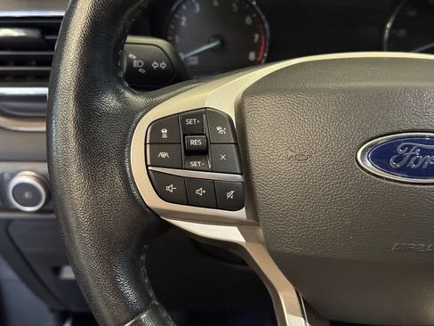 Used 2022 Ford Explorer Limited w/ Equipment Group 301A AWD/4WD image 11