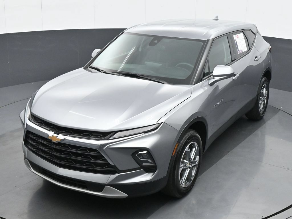 Used 2025 Chevrolet Blazer LT FWD image 18