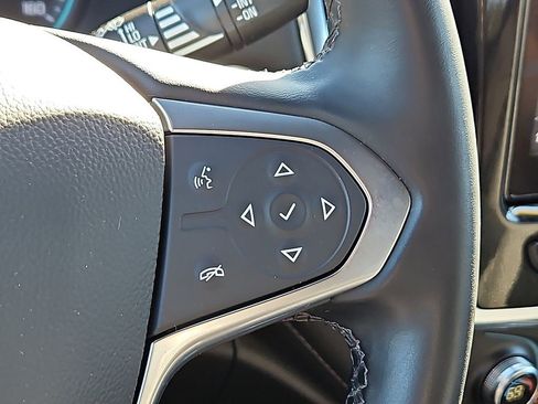 Certified 2023 Chevrolet Traverse LT image 24