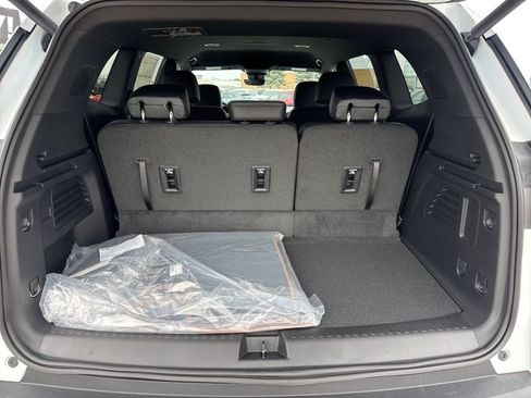 New 2026 GMC Acadia AT4 w/ Luxury Package AWD/4WD image 14