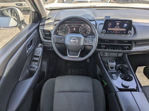 Used 2025 Nissan Rogue SV image 15