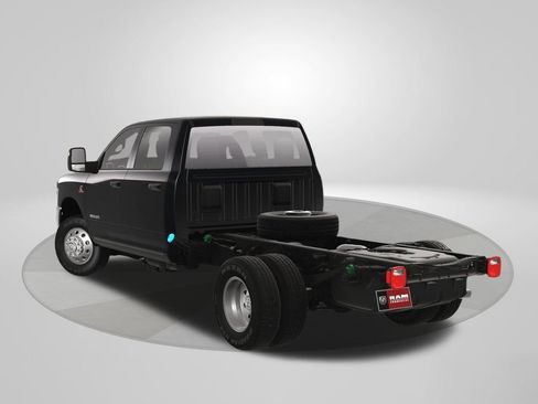 New 2025 RAM 3500 Big Horn AWD/4WD image 4