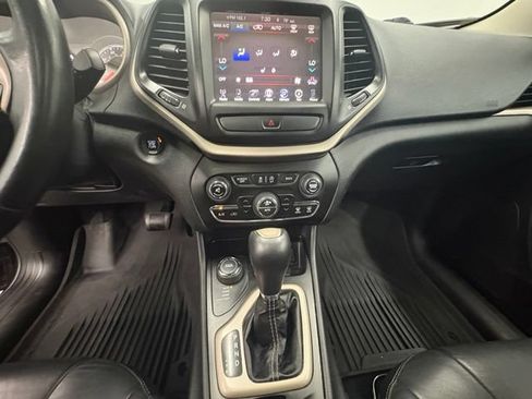 Used 2015 Jeep Cherokee Limited w/ Trailer Tow Group AWD/4WD image 18
