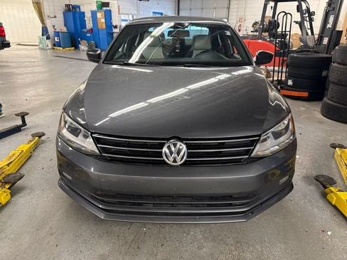 Used 2016 Volkswagen Jetta Sport FWD image 9