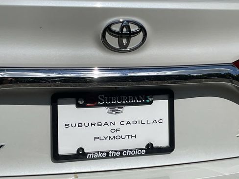 Used 2015 Toyota Camry XLE w/ Moonroof Package FWD image 38