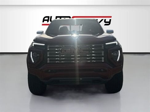 Used 2023 GMC Canyon Denali image 2