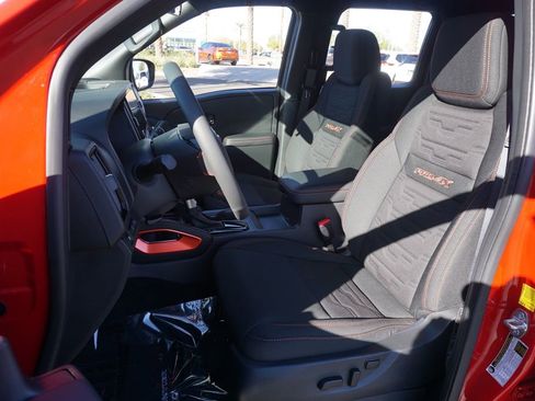 Certified 2025 Nissan Frontier PRO-4X AWD/4WD image 12