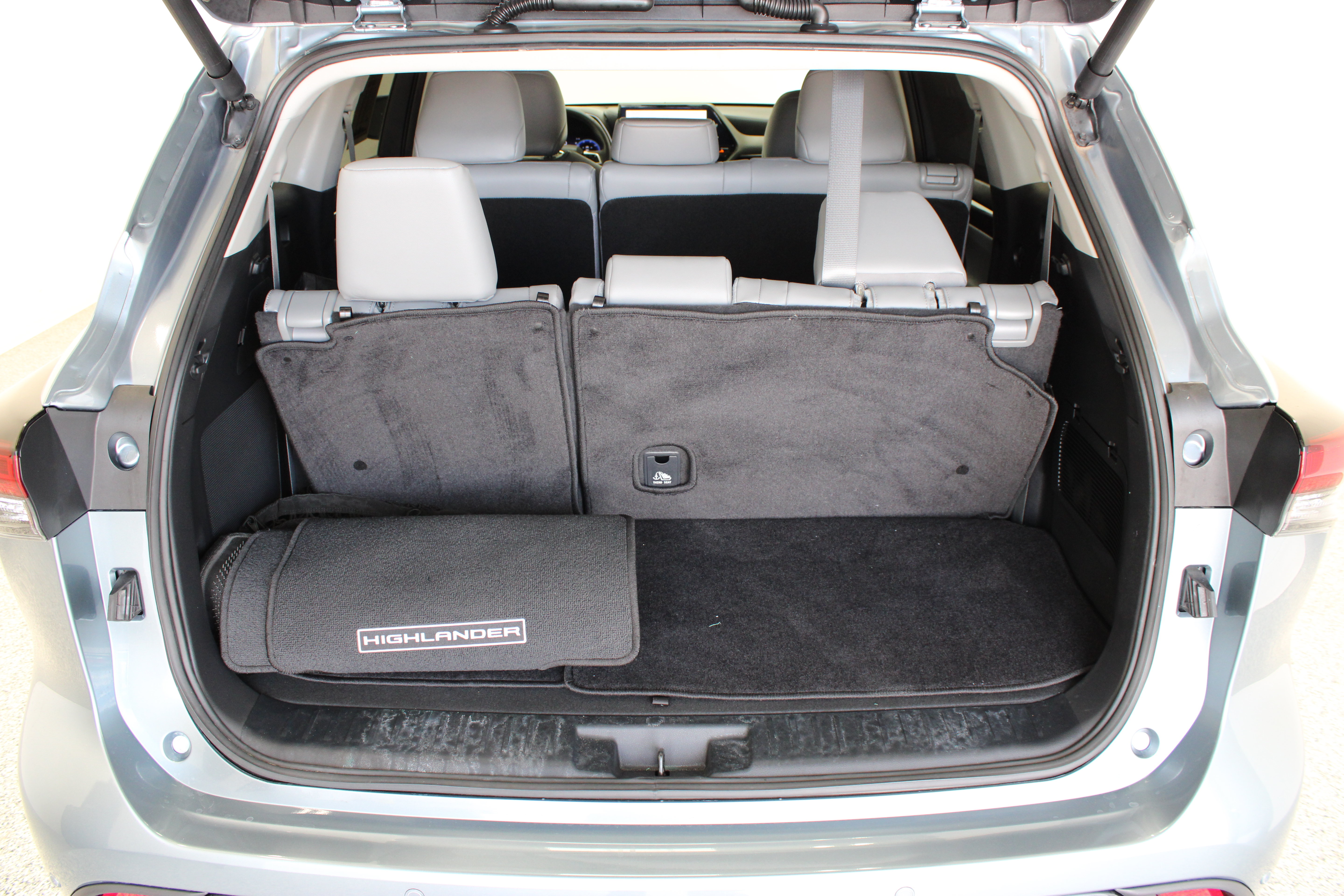 Used 2024 Toyota Highlander Limited FWD image 35