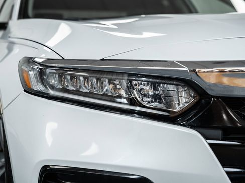 Used 2018 Honda Accord EX image 11