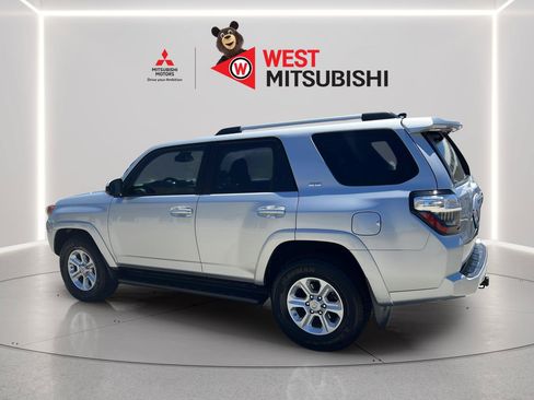 Used 2020 Toyota 4Runner SR5 AWD/4WD image 2