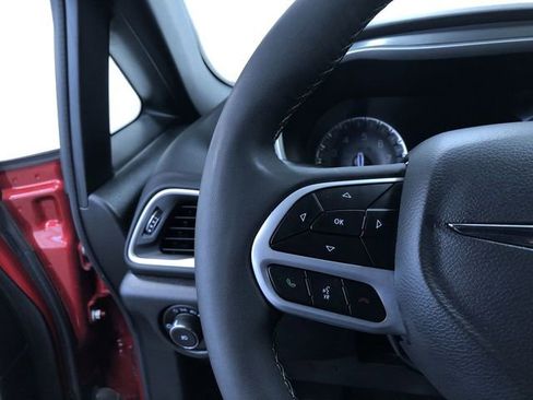 Used 2025 Chrysler Pacifica Select FWD image 27