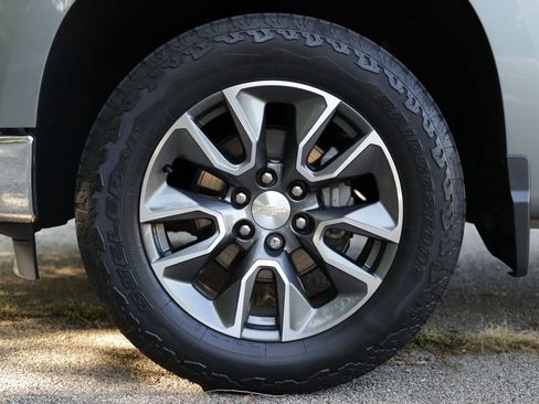 Used 2023 Chevrolet Silverado 1500 LT AWD/4WD image 35
