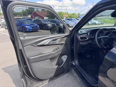 Used 2022 Chevrolet TrailBlazer RS w/ Sun and Liftgate Package FWD image 10
