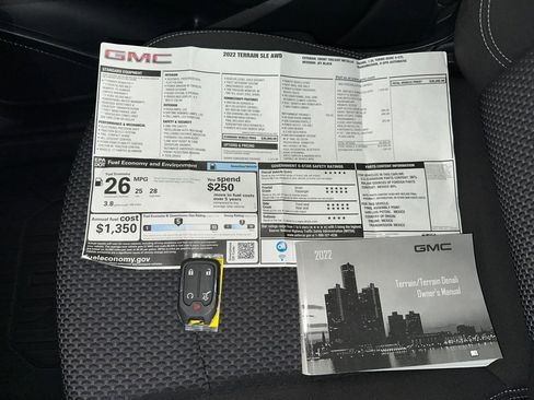 Certified 2022 GMC Terrain SLE w/ Driver Convenience Package image 4