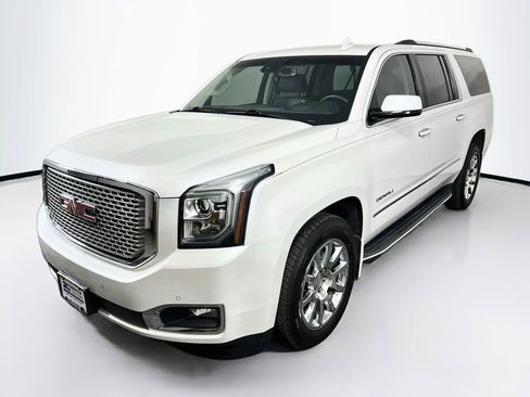 Used 2016 GMC Yukon XL Denali RWD image 3